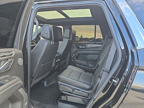 Used 2021 GMC Yukon Denali w/ Denali Premium Package image 15