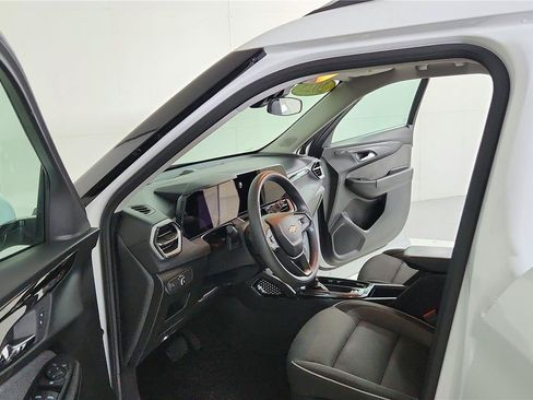 Used 2025 Chevrolet TrailBlazer LT FWD image 15