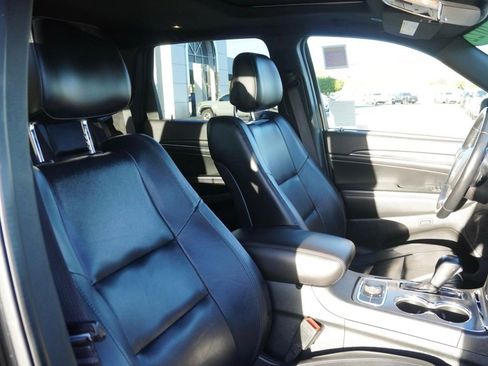 Used 2022 Jeep Grand Cherokee Limited image 23