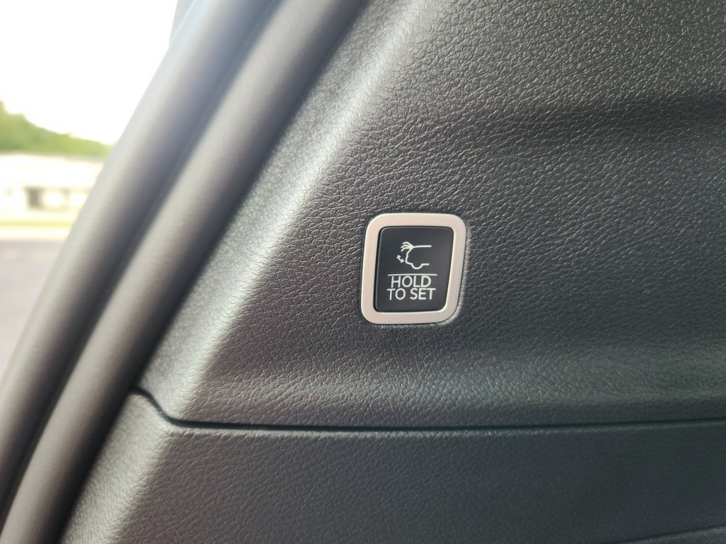 New 2027 Chrysler Pacifica Select FWD image 18