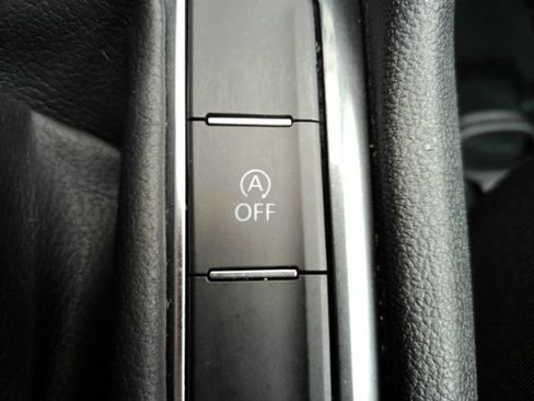 Used 2022 Volkswagen Tiguan S image 48