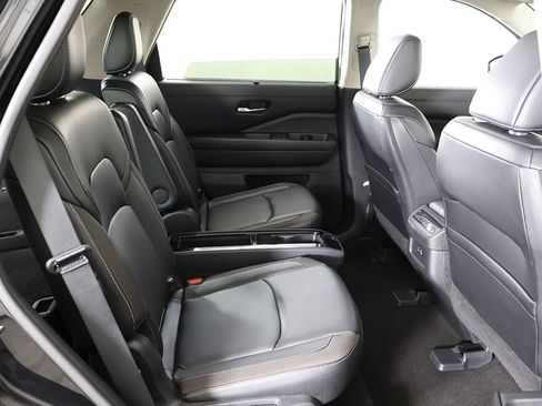 Used 2023 Nissan Pathfinder SL w/ SL Premium Package AWD/4WD image 40