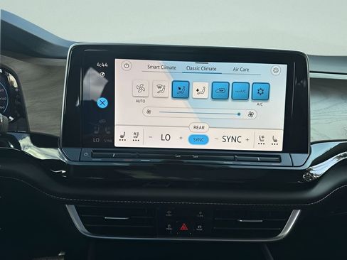 New 2026 Volkswagen Atlas SE FWD image 19
