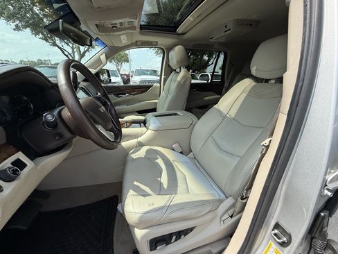 Used 2016 Cadillac Escalade Luxury RWD image 27