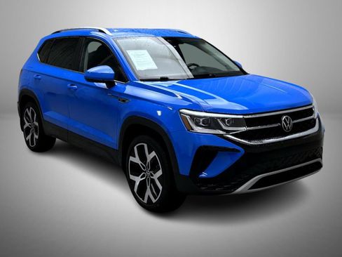 Used 2022 Volkswagen Taos SEL image 3