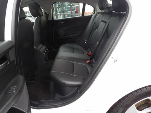 Used 2018 Jaguar XE RWD image 9