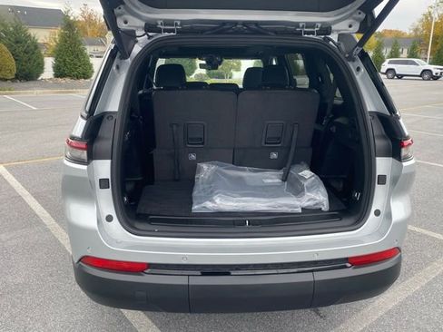 New 2025 Jeep Grand Cherokee L Limited w/ Luxury Tech Group II AWD/4WD image 7