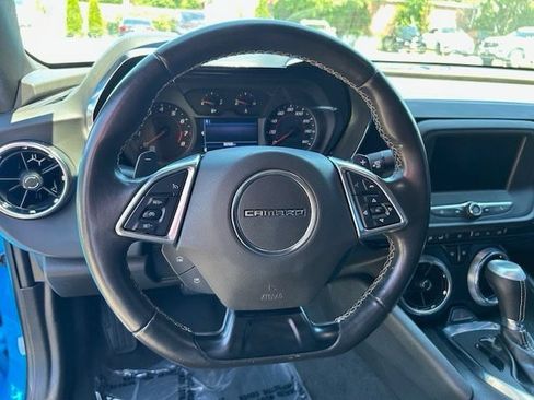 Used 2022 Chevrolet Camaro LT RWD image 31
