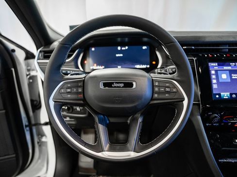 New 2025 Jeep Grand Cherokee Altitude image 27