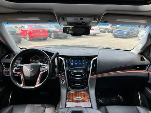 Used 2015 Cadillac Escalade Luxury AWD/4WD image 13