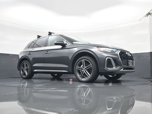 Used 2021 Audi Q5 e Premium Plus w/ Premium Plus Package AWD/4WD image 17
