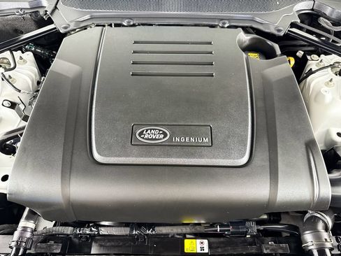 Used 2025 Land Rover Discovery S AWD/4WD image 25