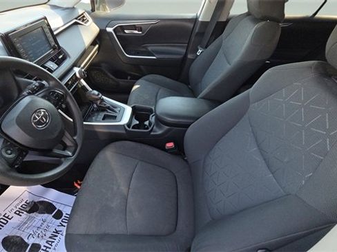Used 2021 Toyota RAV4 XLE image 18