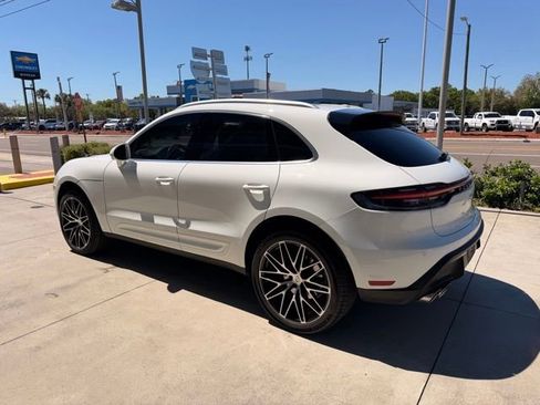 Used 2023 Porsche Macan image 3