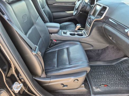 Used 2017 Jeep Grand Cherokee Overland AWD/4WD image 21