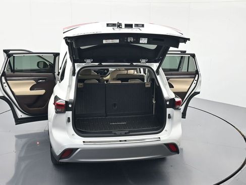 Used 2022 Toyota Highlander Platinum FWD image 48