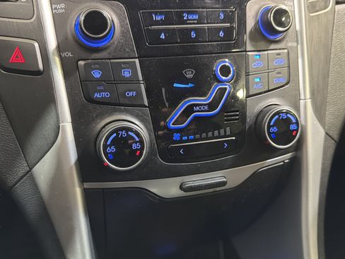 Used 2013 Hyundai Sonata SE FWD image 17