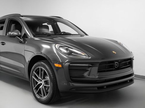 Certified 2025 Porsche Macan image 9
