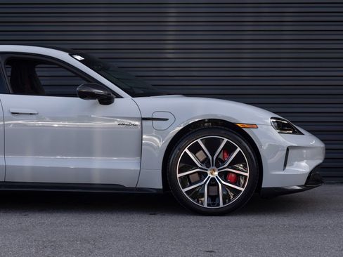 Used 2025 Porsche Taycan GTS image 9