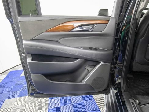 Used 2019 Cadillac Escalade ESV Luxury image 14