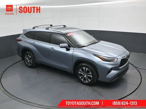 Used 2022 Toyota Highlander XLE AWD/4WD image 53