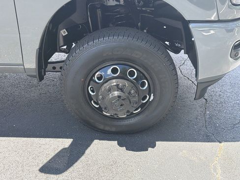 New 2026 RAM 3500 Laramie AWD/4WD image 14