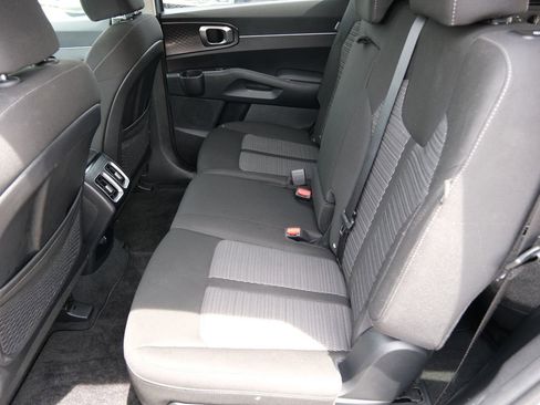 Used 2025 Kia Sorento LX FWD image 28
