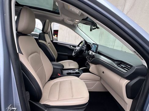 Used 2022 Ford Escape Titanium w/ Class II Trailer Tow Package AWD/4WD image 29