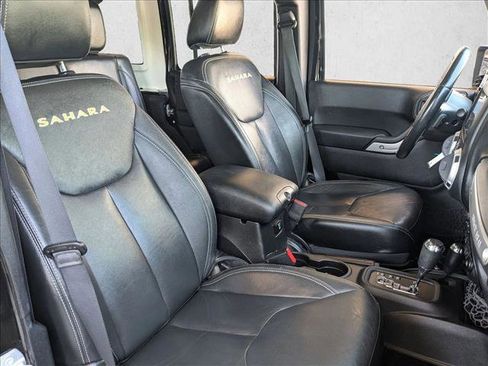 Used 2015 Jeep Wrangler Unlimited Sahara w/ Connectivity Group AWD/4WD image 19