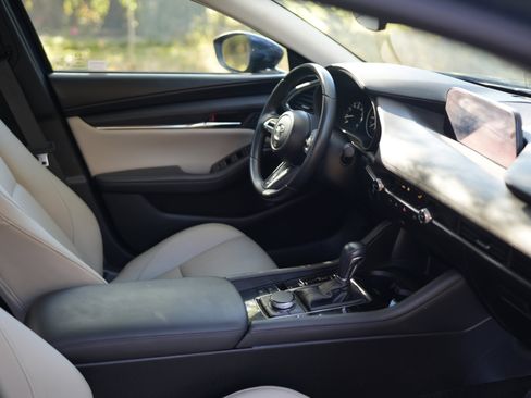 Used 2021 MAZDA MAZDA3 s image 17