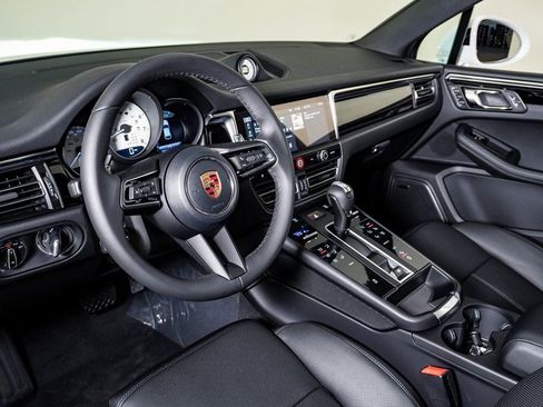 New 2026 Porsche Macan image 4