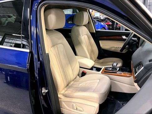 Used 2023 Audi Q5 2.0T Premium w/ Convenience Package image 8