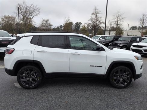 New 2026 Jeep Compass Latitude image 3