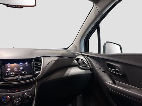Used 2020 Chevrolet Trax LT w/ LT Convenience Package AWD/4WD image 23