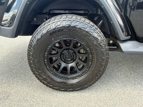 Used 2023 Jeep Gladiator Overland w/ Popular Equipment Package AWD/4WD image 17