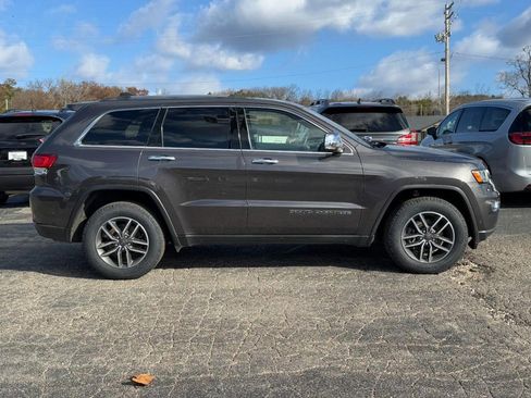 Used 2020 Jeep Grand Cherokee Limited w/ Luxury Group II image 2