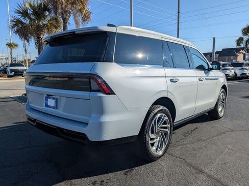 New 2026 Lincoln Navigator Reserve AWD/4WD image 4