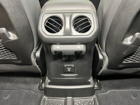 Used 2025 Jeep Wrangler Unlimited Rubicon image 23