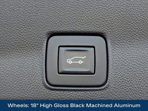 Used 2023 Chevrolet TrailBlazer RS w/ Sun and Liftgate Package image 33