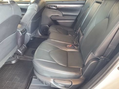 Certified 2021 Toyota Highlander Limited AWD/4WD image 18