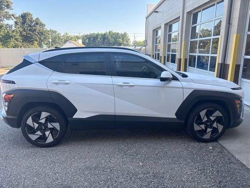 Used 2024 Hyundai Kona Limited FWD image 2