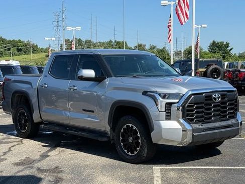 Used 2022 Toyota Tundra SR5 w/ TRD Off-Road Premium Package AWD/4WD image 14