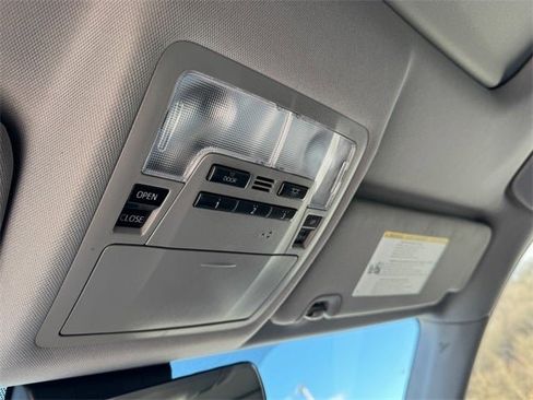 Used 2017 Toyota Highlander Limited image 17