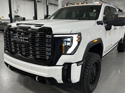 Used 2025 GMC Sierra 2500 Denali Ultimate w/ Max Trailering Package AWD/4WD image 5