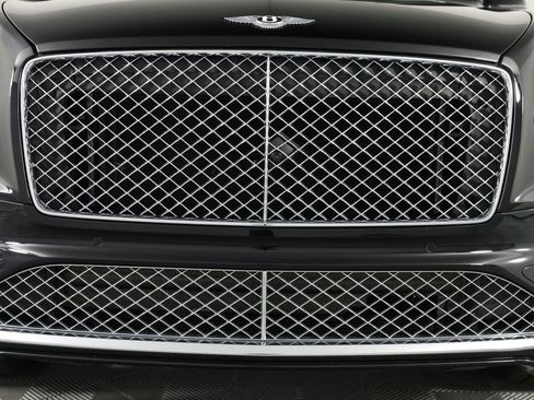 Used 2022 Bentley Bentayga image 11