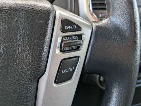 Used 2018 Nissan Titan SV image 22