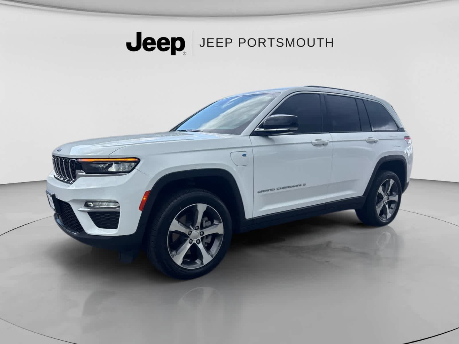 Used 2023 Jeep Grand Cherokee 4WD 4xe image 1