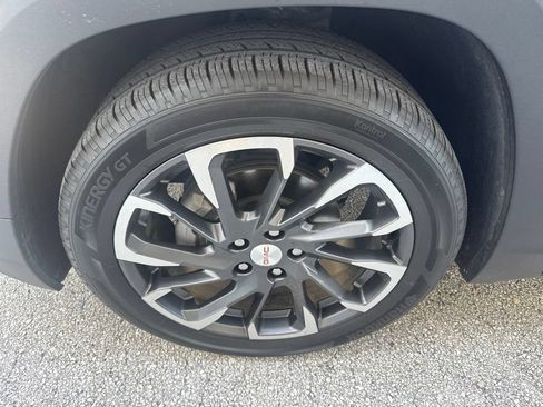 Used 2022 GMC Terrain SLT w/ Infotainment Package II FWD image 8