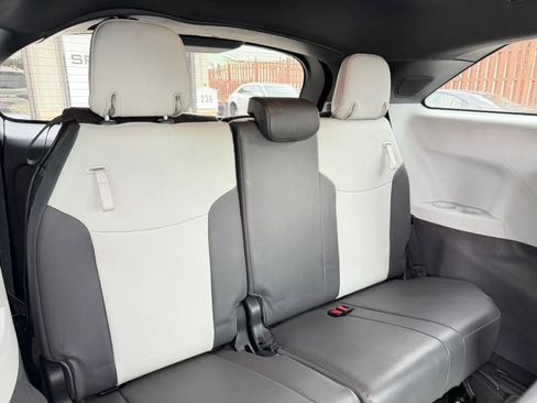 Used 2021 Toyota Sienna XSE w/ XSE Plus Package FWD image 28