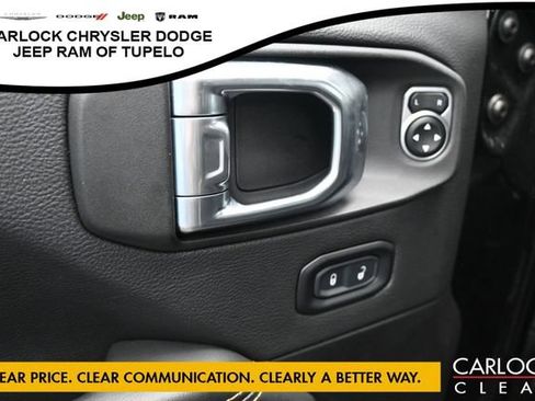 Used 2025 Jeep Wrangler Unlimited Sahara AWD/4WD image 11